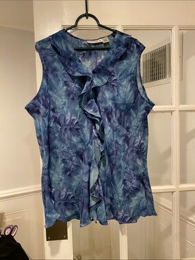 Blue Diamond Plus size 26/28 top good condition
